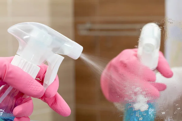 Housemaid in the rubber gloves cleaning bathroom with a sponge — Stock Photo, Image