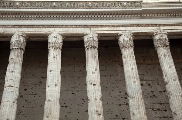 Kolommen Van Tempel Van Hadrianus Rome — Stockfoto
