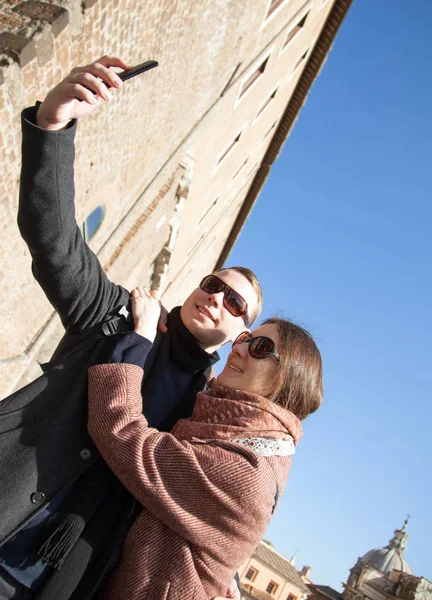 Genç Çift Selfie Roman Forum Güneşli Gün Yapma Gülümseyen — Stok fotoğraf