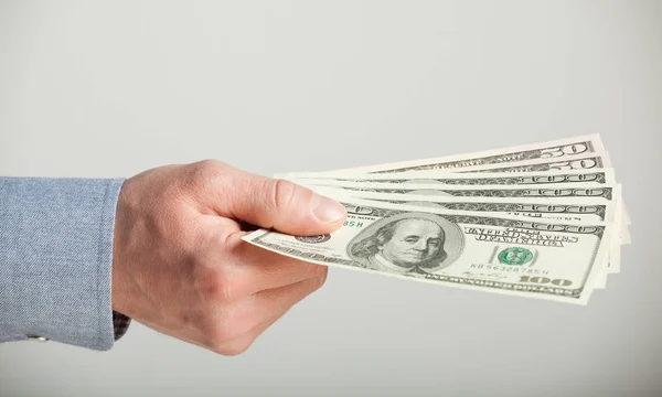 Мужская Рука Протягивающая Долларовые Банкноты Крупный План Сером Фоне — стоковое фото