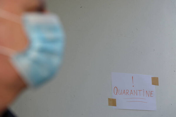 Портрет человека, соблюдающего карантин