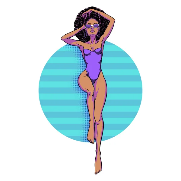 Młoda piękna czarna kobieta w stroju kąpielowemu. Plaża dziewczyna, Bikini, suma — Wektor stockowy
