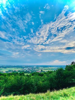 Dağda gökyüzü manzarası