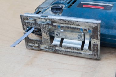 El elektrikli testere tutar