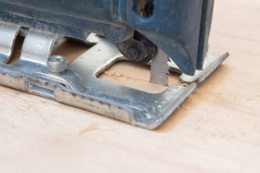 El elektrikli testere tutar