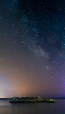 Benim ilk Samanyolu Coroso, Riveira, Galiçya (İspanya) güzel Ria de Arosa fareler adasında üzerinde yakalanan. Fotoğraf en iyi şekilde alamadım bu yüzden yüksek yapay luminity koşullarda çekilmiş. Küçük oğlum yakalama ile bana yardımcı oldu