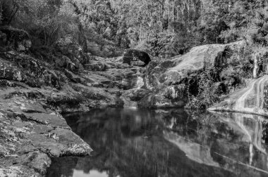 Rio Pedras 'daki doğal havuzlar, Pobra do Caraminal, Galiçya.