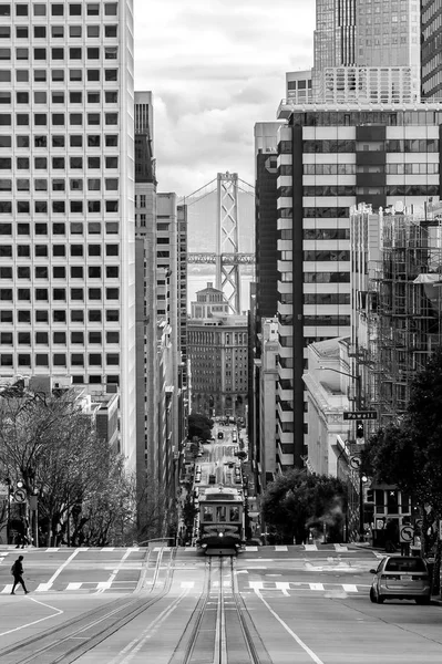 California Street teleferik siyah beyaz — Stok fotoğraf