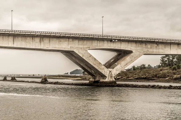 Pillars of the bridge in Pontevedra — Stock Photo, Image