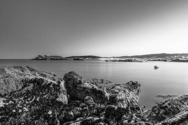 Riveira'da siyah beyaz gün batımı