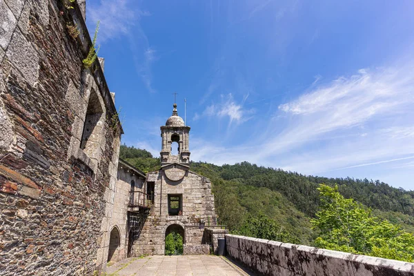 Kloosterruïnes Van Het Caaveiro Klooster Fragas Eume Galicië Spanje Rechtenvrije Stockfoto's