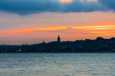 İstanbul silueti. İstanbul, Türkiye 'nin gün batımı görünümü
