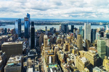 MANHATTAN, New York Şehri. Manhattan gökdeleni ve gökdelenlerin hava manzarası. New York City, ABD