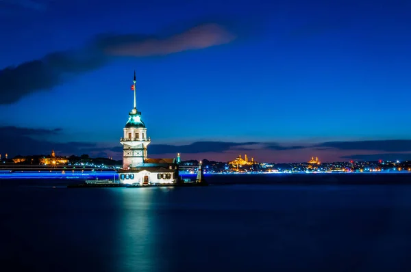 Stanbul Türkiye Gün Batımında Gökyüzü Olan Bakire Kulesi Kiz Kulesi — Stok fotoğraf