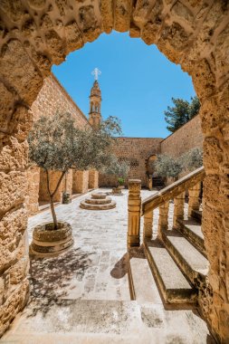 Midyat, Mardin'deki Mor Gabriel Manastırı. Türkiye. Mor Gabriel Manastırı, dünyada hayatta kalan en eski Süryani Ortodoks manastırıdır..