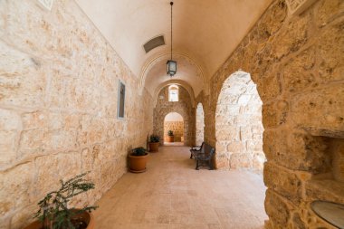 Mor Gabriel Manastırı iç görünümü. Midyat, Mardin, Türkiye. Mor Gabriel Manastırı, dünyada hayatta kalan en eski Süryani Ortodoks manastırıdır.