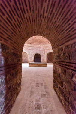 Mor Gabriel Manastırı iç görünümü. Midyat, Mardin, Türkiye. Mor Gabriel Manastırı, dünyada hayatta kalan en eski Süryani Ortodoks manastırıdır.