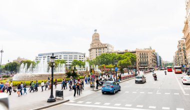 BARCELONA, İspanya - 27 Mayıs 2016: Barselona Şehir Merkezi, İspanya. Barselona turistler ve yerliler arasında popülerdir..