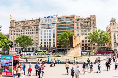 BARCELONA, İspanya - 27 Mayıs 2016: Barselona Şehir Merkezi, İspanya. Barselona turistler ve yerliler arasında popülerdir.