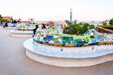 BARCELONA, İspanya - 27 Mayıs 2016: Park Guell by mimar Gaudi. Barcelonu, İspanya