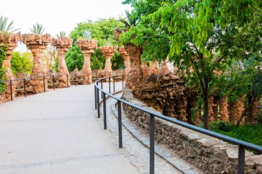 BARCELONA, İspanya - 27 Mayıs 2016: Park Guell by mimar Gaudi. Barcelonu, İspanya