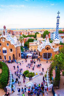 BARCELONA, İspanya - 27 Mayıs 2016: Park Guell by mimar Gaudi. Barcelonu, İspanya