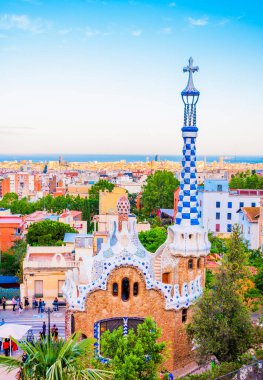 BARCELONA, İspanya - 27 Mayıs 2016: Park Guell by mimar Gaudi. Barcelonu, İspanya