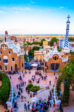 BARCELONA, İspanya - 27 Mayıs 2016: Park Guell by mimar Gaudi. Barcelonu, İspanya