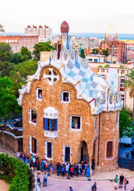 BARCELONA, İspanya - 27 Mayıs 2016: Park Guell by mimar Gaudi. Barcelonu, İspanya