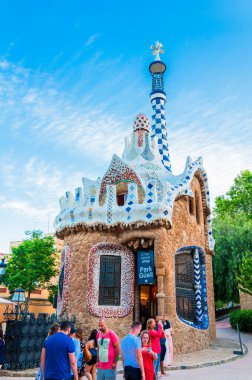 BARCELONA, İspanya - 27 Mayıs 2016: Park Guell by mimar Gaudi. Barcelonu, İspanya