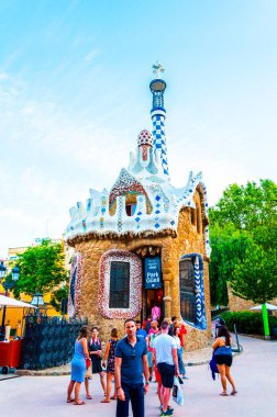 BARCELONA, İspanya - 27 Mayıs 2016: Park Guell by mimar Gaudi. Barcelonu, İspanya