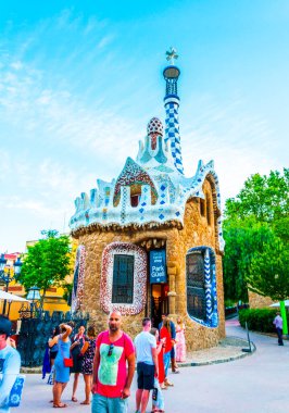 BARCELONA, İspanya - 27 Mayıs 2016: Park Guell by mimar Gaudi. Barcelonu, İspanya
