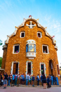 BARCELONA, İspanya - 27 Mayıs 2016: Park Guell by mimar Gaudi. Barcelonu, İspanya