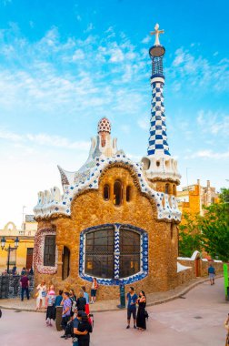 BARCELONA, İspanya - 27 Mayıs 2016: Park Guell by mimar Gaudi. Barcelonu, İspanya