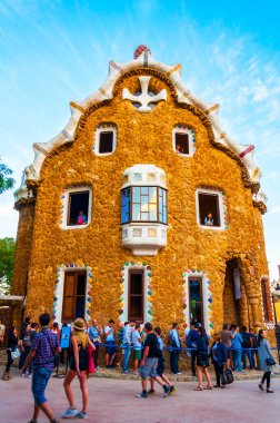BARCELONA, İspanya - 27 Mayıs 2016: Park Guell by mimar Gaudi. Barcelonu, İspanya