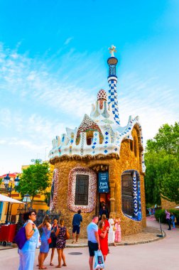 BARCELONA, İspanya - 27 Mayıs 2016: Park Guell by mimar Gaudi. Barcelonu, İspanya
