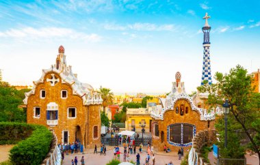BARCELONA, İspanya - 27 Mayıs 2016: Park Guell by mimar Gaudi. Barcelonu, İspanya