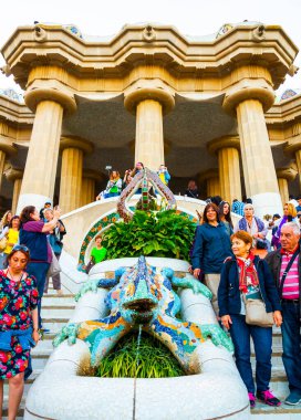 BARCELONA, İspanya - 27 Mayıs 2016: Park Guell by mimar Gaudi. Barcelonu, İspanya