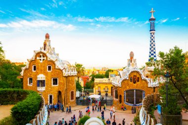 BARCELONA, İspanya - 27 Mayıs 2016: Park Guell by mimar Gaudi. Barcelonu, İspanya