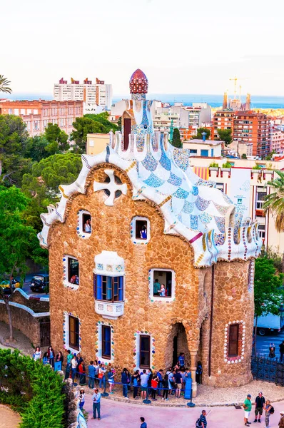 BARCELONA, İspanya - 27 Mayıs 2016: Park Guell by mimar Gaudi. Barcelonu, İspanya