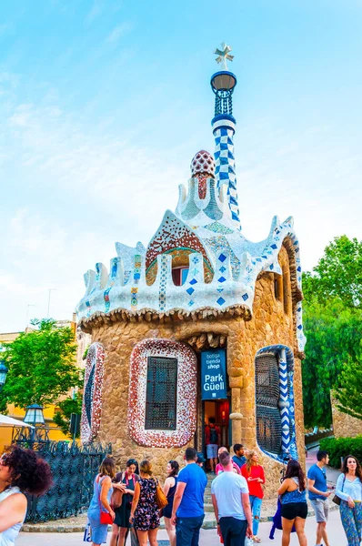 BARCELONA, İspanya - 27 Mayıs 2016: Park Guell by mimar Gaudi. Barcelonu, İspanya