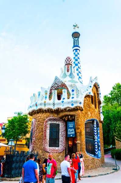 BARCELONA, İspanya - 27 Mayıs 2016: Park Guell by mimar Gaudi. Barcelonu, İspanya