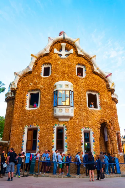 BARCELONA, İspanya - 27 Mayıs 2016: Park Guell by mimar Gaudi. Barcelonu, İspanya