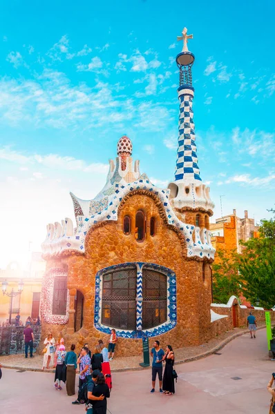 BARCELONA, İspanya - 27 Mayıs 2016: Park Guell by mimar Gaudi. Barcelonu, İspanya