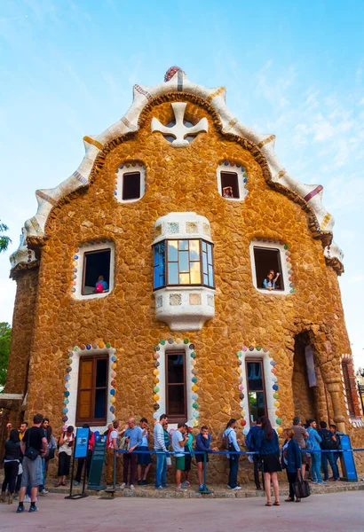 BARCELONA, İspanya - 27 Mayıs 2016: Park Guell by mimar Gaudi. Barcelonu, İspanya