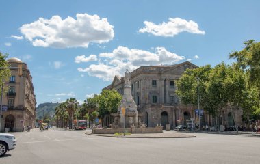 BARCELONA, İspanya - 27 Mayıs 2016: Barselona Şehir Merkezi, İspanya. Barselona turistler ve yerliler arasında popülerdir.. 