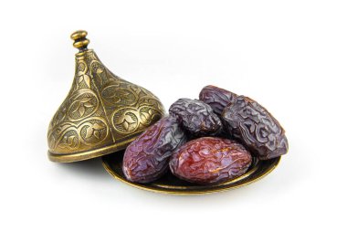 Bronz kaselerde beyaz sırtüstü buluşmalar