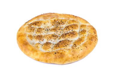 Ramazan Pita (Ramazan Pidesi) Ramazan ayı için geleneksel Türk ekmeği. Beyaz arkaplanda izole. 