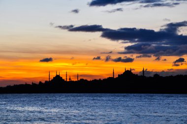 İstanbul silueti. İstanbul, Türkiye 'nin gün batımı görünümü.