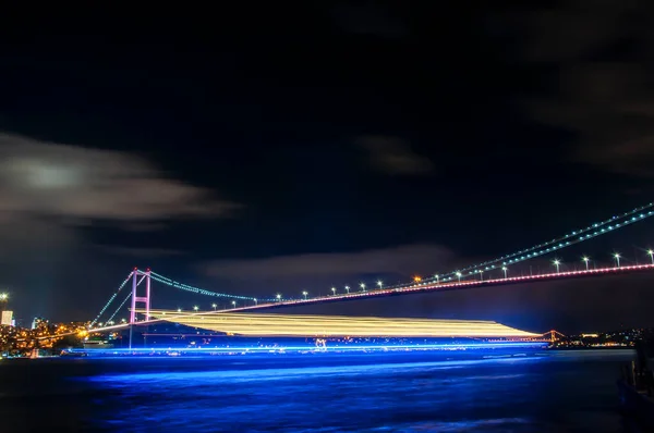 イスタンブールボスポラス橋 7月15日殉教者橋 ビレルボイからの眺め トルコのイスタンブール — ストック写真